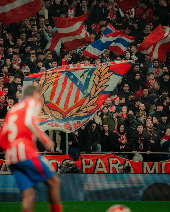 拓记为杨瀚森炮轰裁判荒唐！美媒再赞顶级策应天赋 斯帅回应显得无奈（拓记替杨瀚森怒批荒唐判罚，美媒再度盛赞顶级策应天赋，斯帅回应颇显无奈）