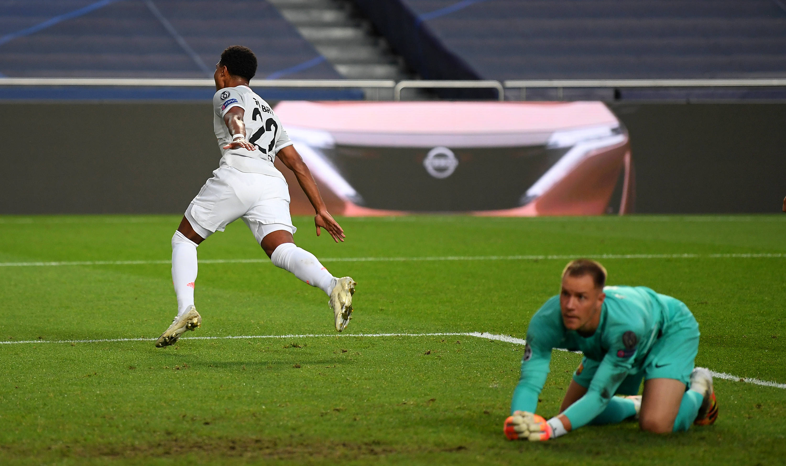 进球制胜！官方：南野拓实当选摩纳哥1-0巴黎最佳球员（官方：南野拓实当选摩纳哥1-0巴黎全场最佳，关键一击定胜局）